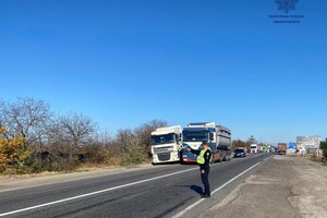 На трассе Одесса-Рени проверяют грузовики и фуры: что случилось фото