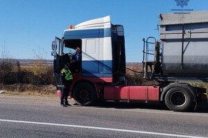 На трасі Одеса-Рені перевіряють вантажівки та фури: що трапилося фото 4