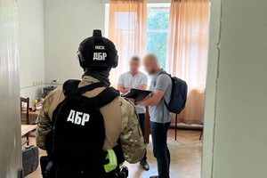 На Одещині затримали митника, який вимагав хабар з експортерів зернових фото 1