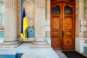 На зданиях в Одессе появились &quot;голубые щиты&quot; фото 1