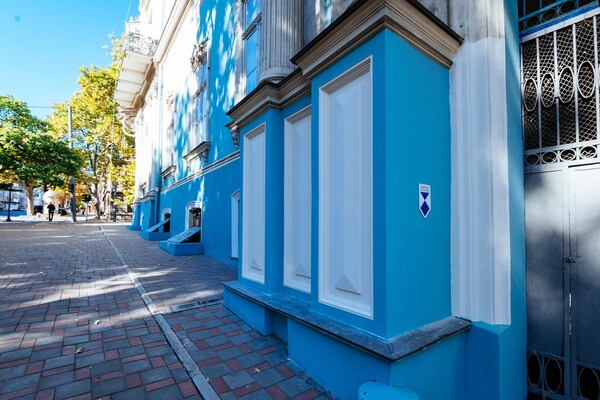 На будинках в Одесі з'явилися &quot;блакитні щити&quot; фото 3