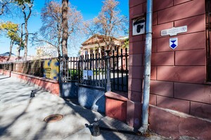 На зданиях в Одессе появились &quot;голубые щиты&quot; фото 16