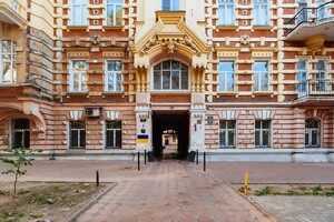 На зданиях в Одессе появились &quot;голубые щиты&quot; фото 17