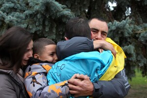 В Одесской области встретили семь защитников, вернувшихся из российского плена фото