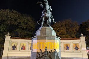 На памятнике Суворову в Одессе появилась надпись &quot;следующий&quot; (фото) фото 2