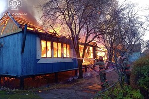 Тушили пожары и доставали мужчину из подвала: как прошли сутки у одесских спасателей фото