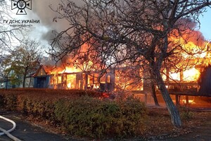 Тушили пожары и доставали мужчину из подвала: как прошли сутки у одесских спасателей фото 1