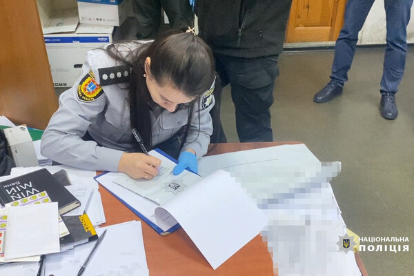 В Одесі за здирництво затримали чиновника виконавчої служби фото