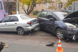 Под Одессой произошло ДТП с участием шести автомобилей: пострадали два человека, в том числе прохожая фото 1