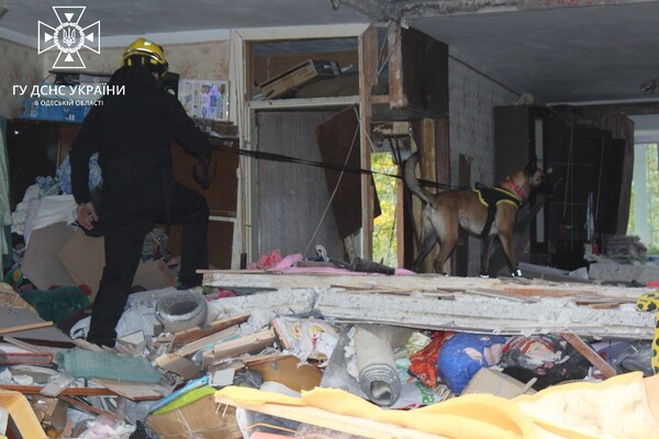 В одной из квартир на Краснова произошел взрыв газа: серьезно пострадали два человека фото 1