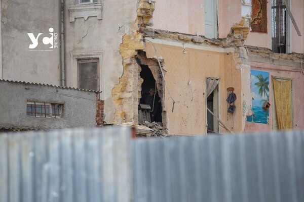 На Мечникова обвалилась часть жилого дома фото