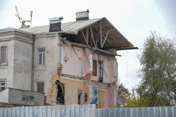На Мечникова обвалилась часть жилого дома фото 1