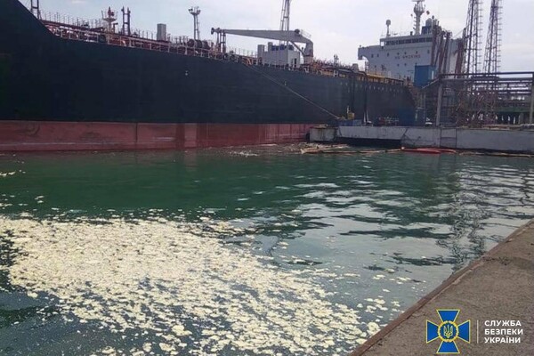 Власник судна, що злило пальмову олію під Одесою, заплатив 36 мільйонів фото 4
