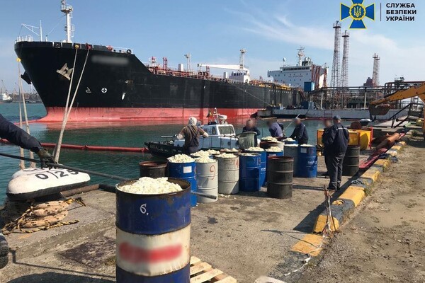 Власник судна, що злило пальмову олію під Одесою, заплатив 36 мільйонів фото 5