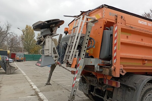 Непогода в Одесской области: на севере пошел снег, коммунальщики работают круглосуточно фото