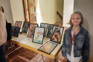 Малювала і продавала в Німеччині картини з котиками: семирічна одеситка допомогла дітям з Миколаєва фото 1