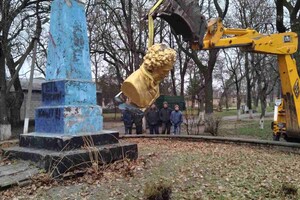 Под Одессой снесли памятник Пушкину фото 9