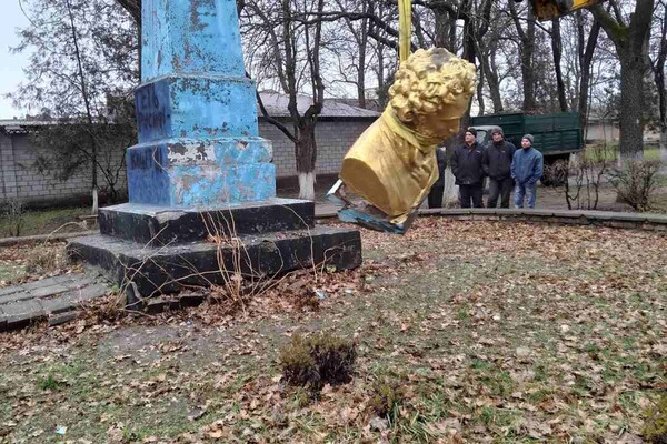 Под Одессой снесли памятник Пушкину фото 10