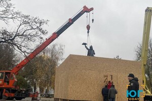 В Измаиле демонтируют памятник Суворову фото 1