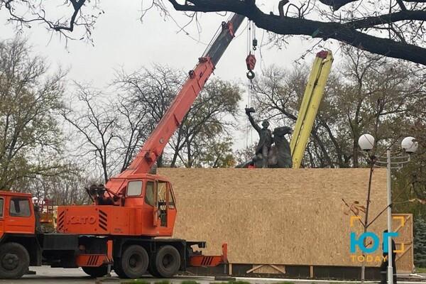 В Измаиле демонтируют памятник Суворову фото 2