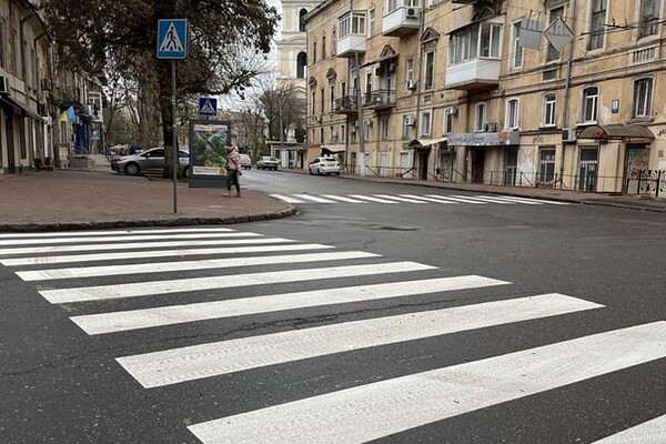 У центрі Одеси з'явилися велодоріжка і дорожня розмітка фото