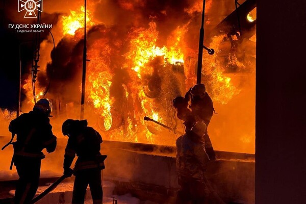 Спасатели показали, как ликвидировали последствия ракетной атаки на Одесскую область фото 4