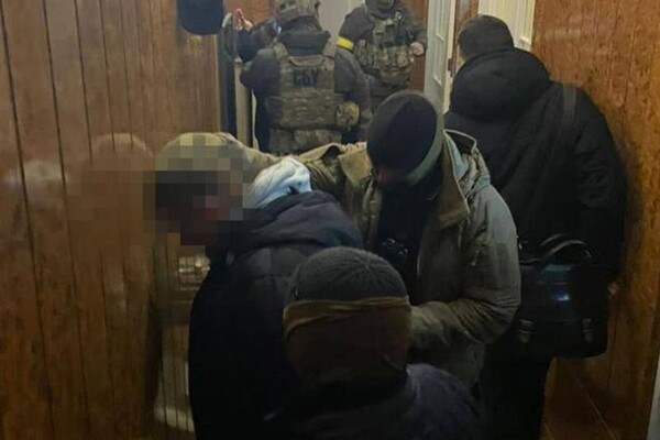 Готовили ракетный удар по силам ПВО и артиллерии: в Одессе задержали семью российских шпионов фото 2