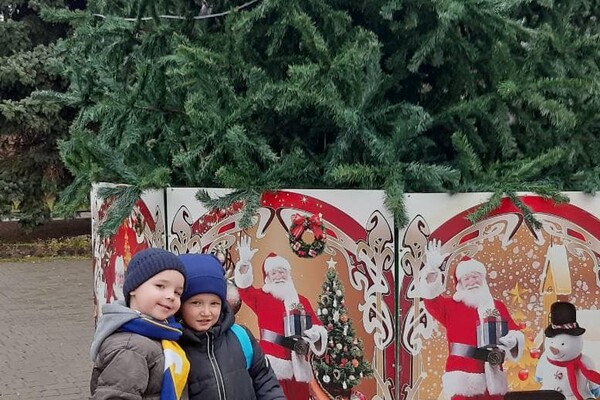 На поселке Котовского установили Новогоднюю елку на аккумуляторах фото 3
