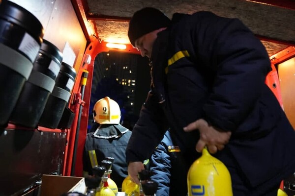 Пожар в ЖК "Альтаир-1" и уничтожение взрывчатки: как прошли сутки у одесских спасателей фото 6