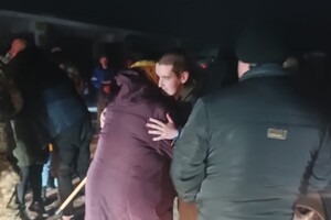 В Одесскую область вернулись трое освобожденных из плена защитников острова Змеиный фото 6