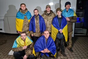 В Одесскую область вернулись трое освобожденных из плена защитников острова Змеиный фото 8