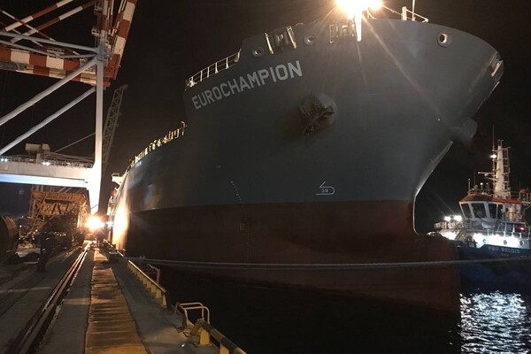 Ждут проверку месяц: за двое суток из портов Одесской области вышли девять судов фото