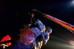 Ночью в Одессе снесли памятники Екатерине II и Суворову фото 5