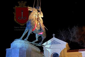 Ночью в Одессе снесли памятники Екатерине II и Суворову фото 6