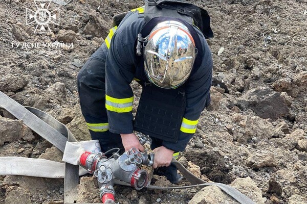 Свет пропал у миллиона жителей: спасатели показали ликвидацию последствий атаки на Одесскую область фото 6