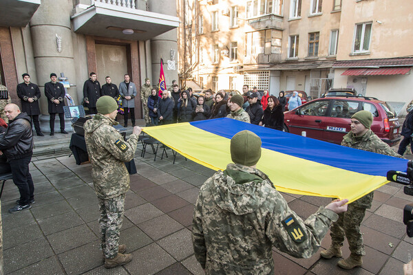 Біля будинку офіцерів попрощалися з двома одеситами, які загинули на фронті фото 8