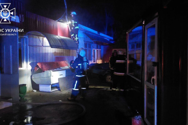 В Одессе на Таирова горело кафе фото 3