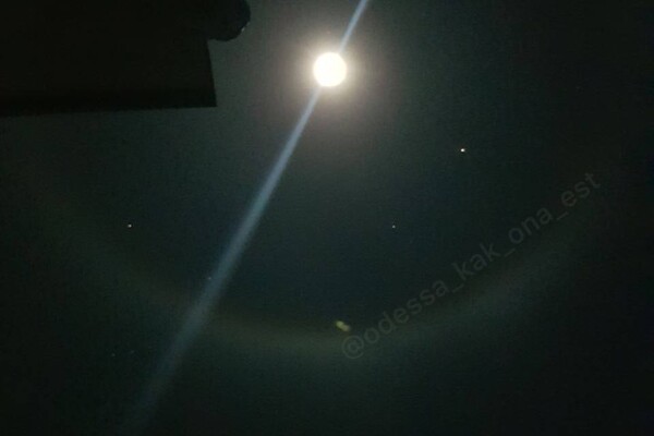 В Одессе снова наблюдали лунное гало фото 3