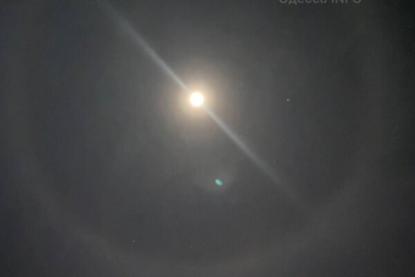 В Одессе снова наблюдали лунное гало фото 4
