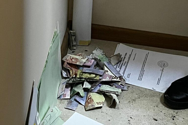 На Одесской таможне без взяток не пропускали в Украину даже генераторы: деньги прятали в туалете фото 2