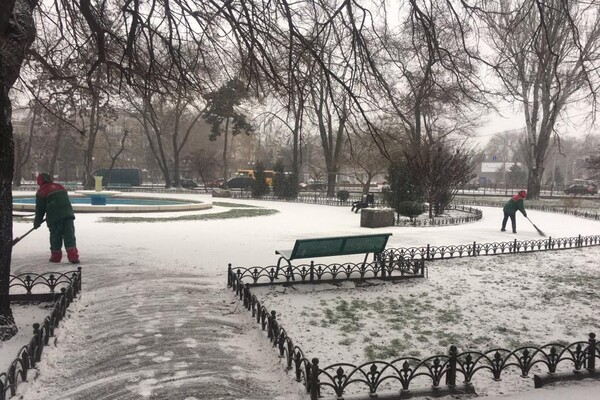 В Одессе и области идет снег: какая ситуация на дорогах фото 7
