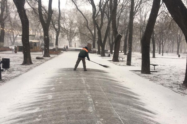 В Одессе и области идет снег: какая ситуация на дорогах фото 11