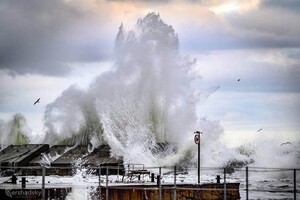 В Одессе сегодня сильный ветер: на море живописный шторм (фото) фото