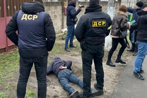 2 700 долларов за МАФ: в Одессе на взятке погорел чиновник поселковой администрации фото