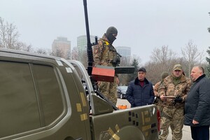 Аграрии Одесской области передали подразделениям ПВО тепловизоры и пикап фото 1