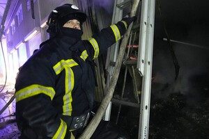 Пожежа в торгових павільйонах і смертельна ДТП: як минула доба в одеських рятувальників фото 6
