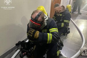 Из-за пожара в квартире 24-этажки в Аркадии погибла женщина  фото