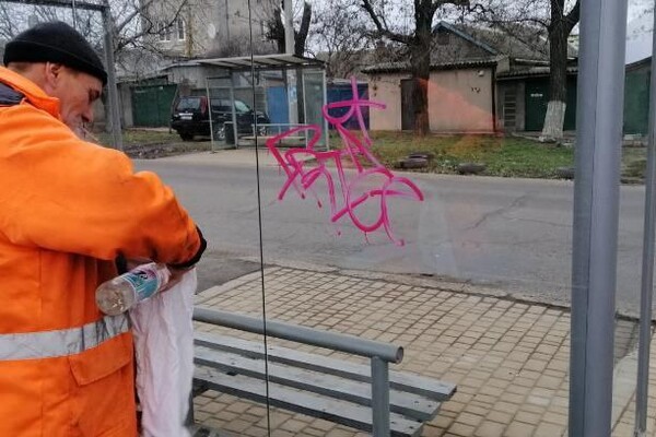 З початку року вандали пошкодили 17 зупинок в Одесі фото 2