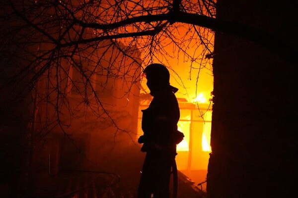 Под Одессой горели жилые дома и гаражи из-за генератора: есть пострадавшие фото 2