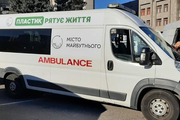 В Одессе благодаря пластику купили реанимобиль для Бахмутского направления фото 2
